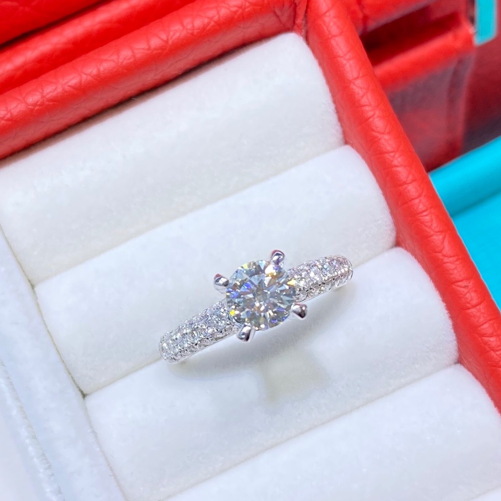 NWT VVS Diamond Ring made with 18K Yellow Gold💎❤️